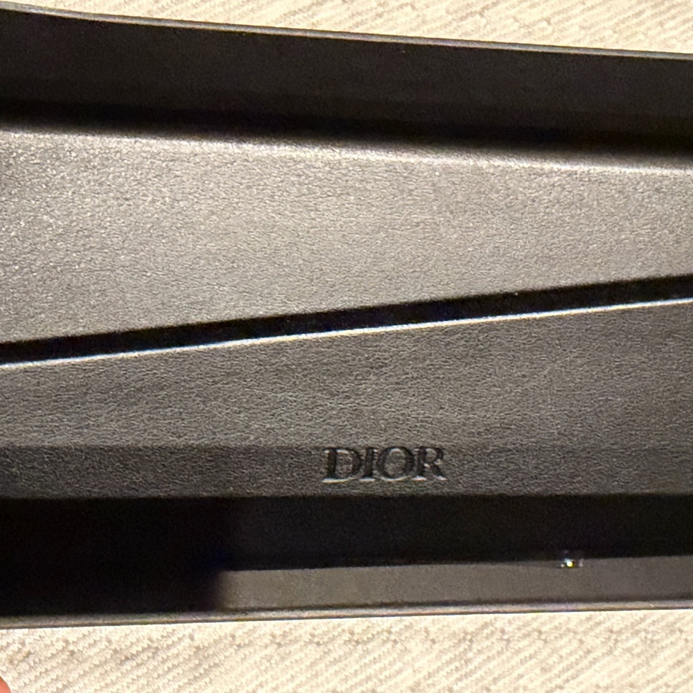 ❌❌SOLD❌❌❌
Dior Sleek Black Cat-Eye Sunglasses - Picture 4 of 5